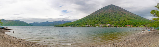 lac chuzenji et mont nantai - nikko asia japan natural landmark photos et images de collection