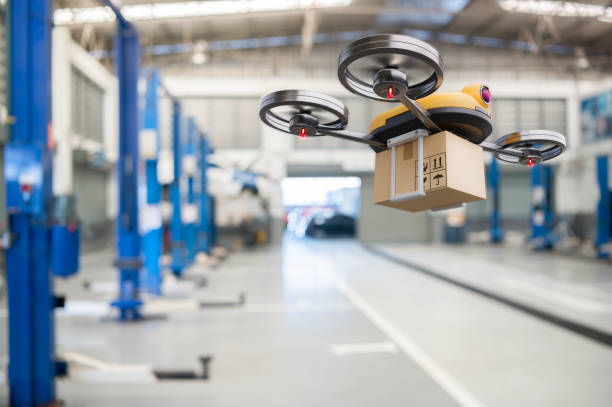 Spare part delivery drone at garage storage in leading automotive car service center for delivering mechanical shipping component part assembling to customer. Modern innovative technology and gadget dron de entrega de piezas de repuesto en el almacenamiento de garaje en el centro de servicio de automóviles automotrices líder para la entrega de componentes de envío mecánico ensamblando al cliente. tecnología y gadget innovadores modernos