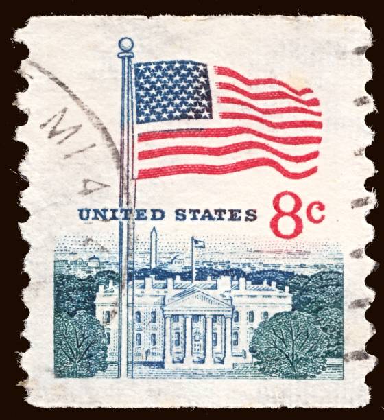 米国によって印刷されたスタンプは、ワシントンのホワイトハウスの上にフラグを示しています, - old fashioned collection correspondence history ストックフォトと画像