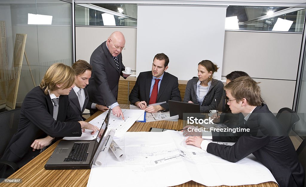 Grupo de pessoas trabalhando em um projeto - Foto de stock de Arquiteto royalty-free