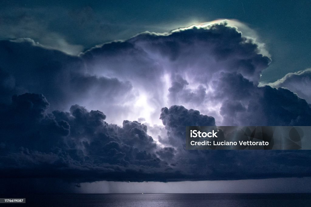 해상에서 뇌우 0명에 대한 스톡 사진 및 기타 이미지 - 0명, 구름, 구름 풍경 - iStock