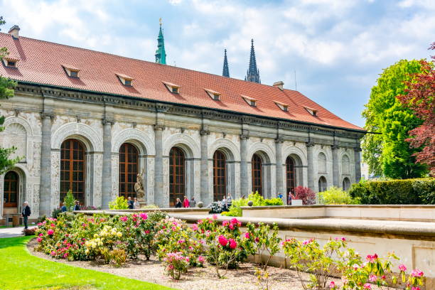 ogród królewski w pobliżu zamku praskiego, czechy - hradcany castle prague czech republic spring zdjęcia i obrazy z banku zdjęć