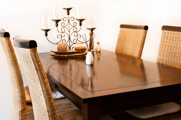 テーブル(椅子、装飾付)のダイニングテーブル - candlestick holder 写真 ストックフォトと画像