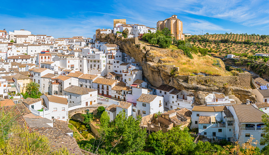 El hermoso pueblo de Setenil de las Bodegas, Provice de Cádiz, Andalucía, España. photo