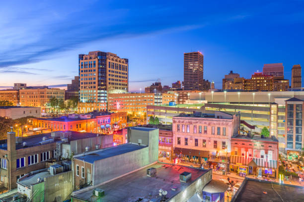 memphis, tennesse, ee.uu. paisaje urbano del centro al atardecer - memphis tennessee tennessee skyline history fotografías e imágenes de stock