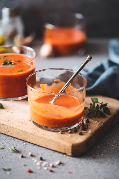 tomato gazpacho and red peppers - basil tomato soup food and drink imagens e fotografias de stock