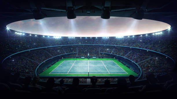 oświetlony niebieski stadion tenisowy z fanami wieczorem widok na górną stronę - playing field flash zdjęcia i obrazy z banku zdjęć