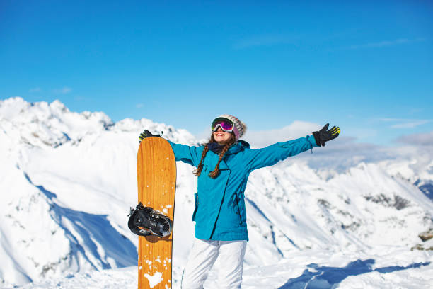 snowboard en austria - snowboarding snowboard women teenager fotografías e imágenes de stock