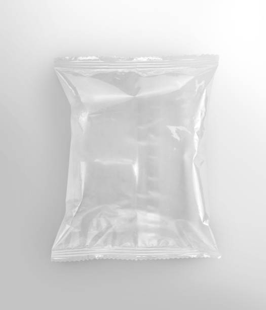 plantilla de bolsa de almohada de bocadillo de comida sobre fondo blanco con trazado de recorte - packaging food plastic package fotografías e imágenes de stock