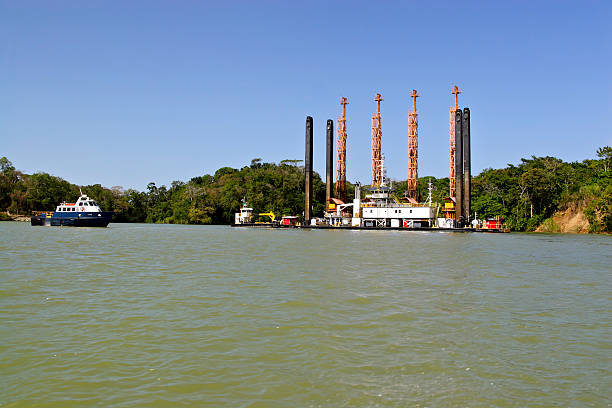 부유식 도크 - panama canal panama canal construction 뉴스 사진 이미지