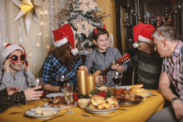istock Family Christmas dinner 1176782317