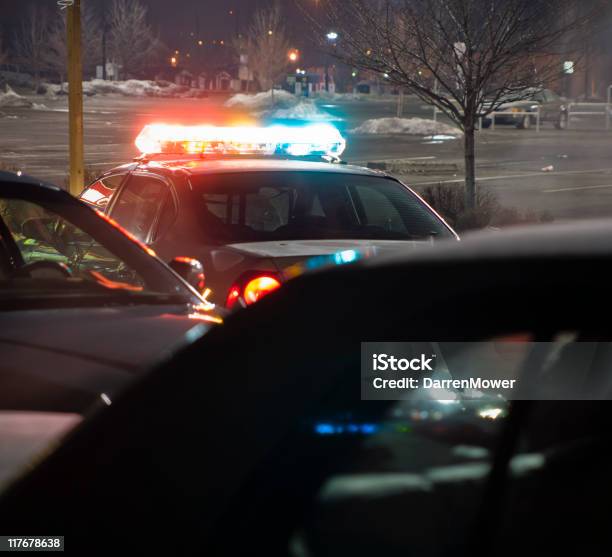 Foto de Investigação Policial À Noite e mais fotos de stock de Noite - Noite, Cena de Crime, Carro de Polícia