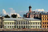 blick-auf-das-englische-ufer-der-newa-in-sankt-petersburg-russland.jpg?b=1&s=170x170&k=20&c=8rqKyih91am2J7guPo64znHkL56--Yl0OEez701GPjI=