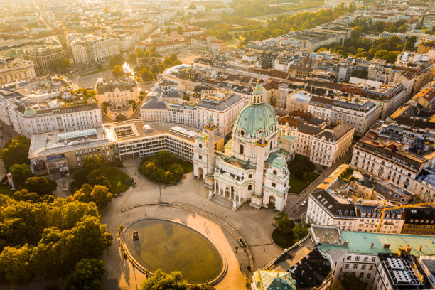 blick auf wien im sonnenaufgang, österreich - wien österreich stock-fotos und bilder