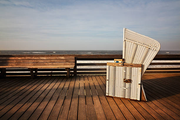 cadeira de praia com toldo-sylt - 4758 - fotografias e filmes do acervo