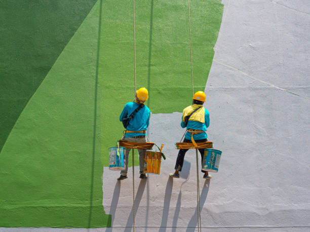 pittori pittura esterno dell'edificio - editorial asia thailand people foto e immagini stock