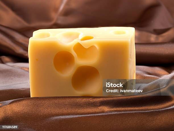 チーズの静物 - アウトフォーカスのストックフォトや画像を多数ご用意 - アウトフォーカス, エメンタールチーズ, カラー画像