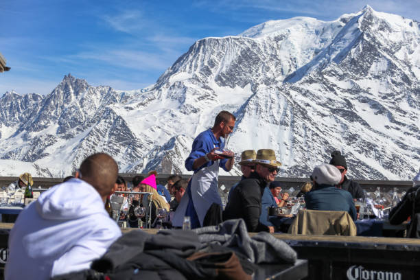 wine waiter serving at restaurant - apres ski snow winter european alps imagens e fotografias de stock