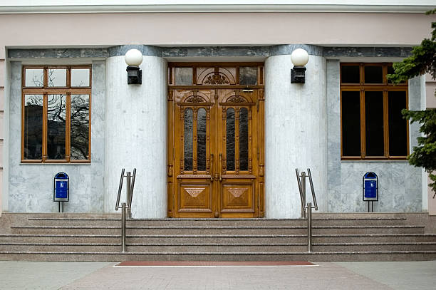 istock Entrance in a beautiful building 117684779