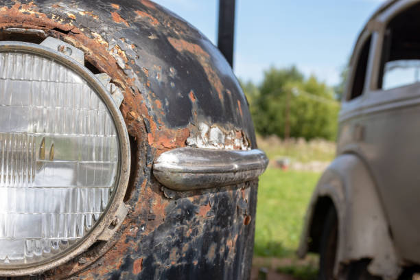 istock Headlight of an old rusty abandoned car, utilisation and scrap concept 1176865627