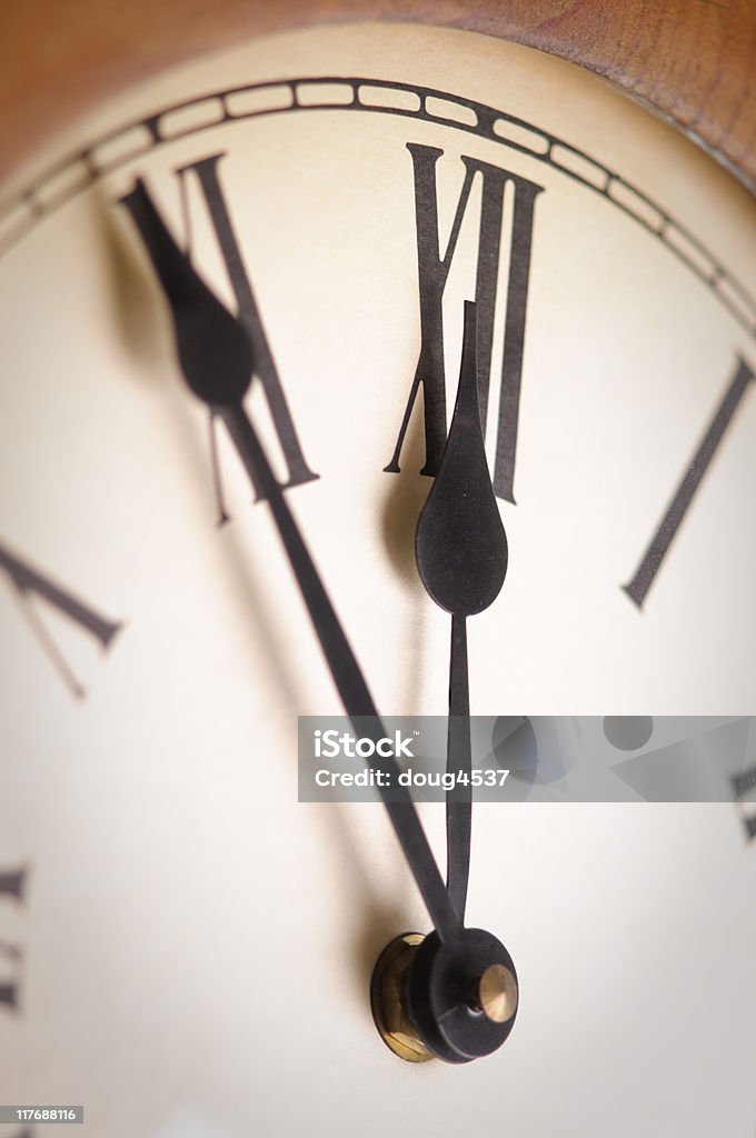 12 heures - Photo de Aiguille de montre libre de droits