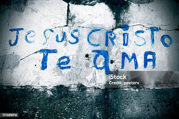 Ama De Te Jesus Cristo - Fotografias de stock e mais imagens de Jesus Cristo - Jesus Cristo, Grafite - Produto Artístico, Tinta - Equipamento de Arte e Artesanato