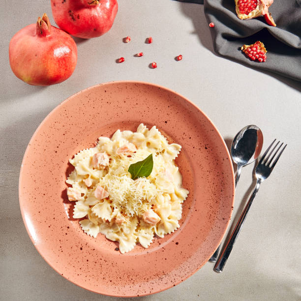 farfalle pasta al dente with salmon in cream sauce - food dinner prepared fish gourmet imagens e fotografias de stock