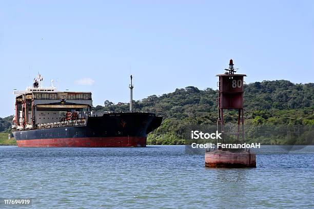 Buque De Carga Foto de stock y más banco de imágenes de Buque de carga - Buque de carga, Canal de Panamá, Color - Tipo de imagen