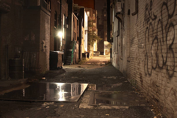 istock Dark Urban Alleyway 117695217
