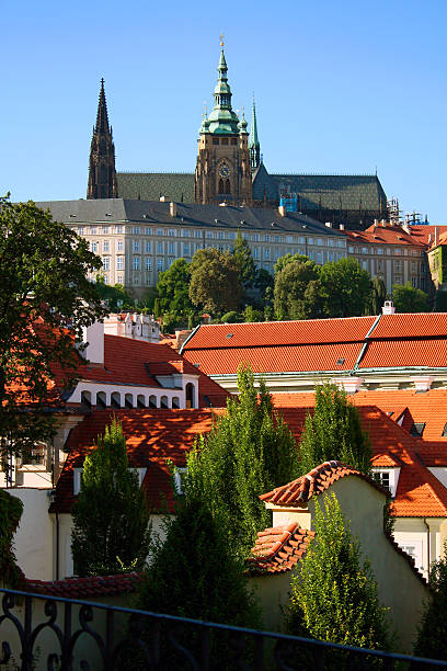 castillo de praga - classic europe urban scene prague fotografías e imágenes de stock