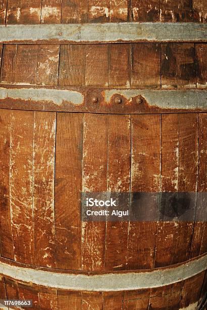 Stare Drewniane Beczki - zdjęcia stockowe i więcej obrazów Alkohol - napój - Alkohol - napój, Antyczny, Beczka - Zbiornik