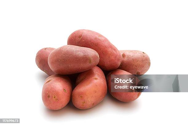 Французский Красный Картофель — стоковые фотографии и другие картинки Красный картофель - Красный картофель, Сырой картофель, Белый фон
