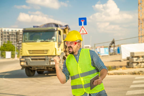 строитель, инженер или архитектор празднуют успех - digital tablet construction truck manual worker стоковые фото и изображения