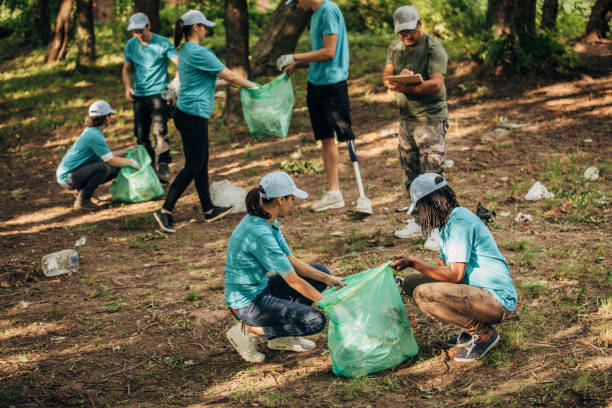 istock Volunteers cleaning nature 1177018788
