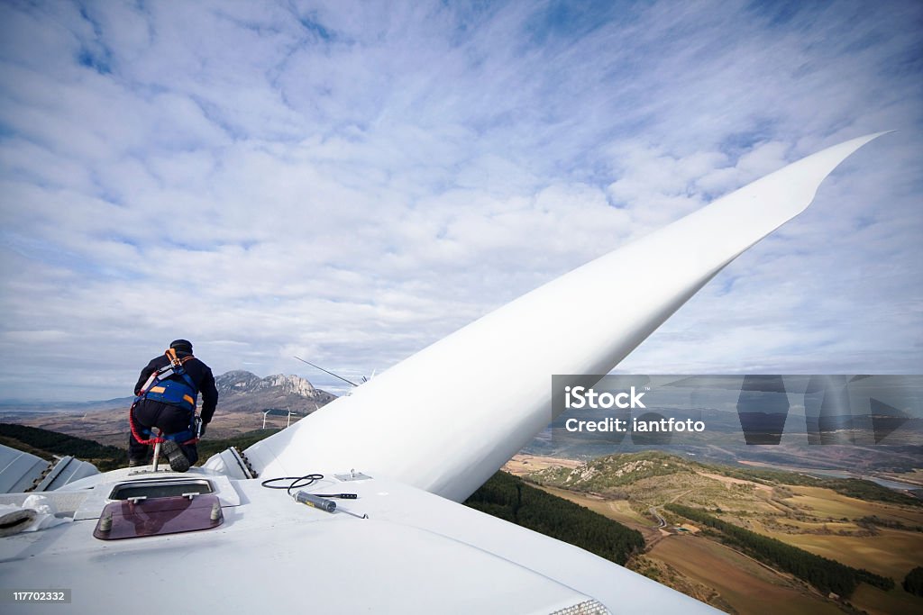 Arbeiten bei wind turbine - Lizenzfrei Windkraftanlage Stock-Foto