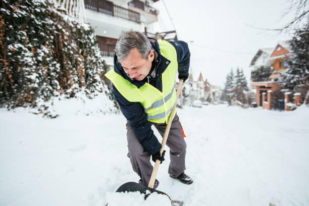 istock Man cleaning snowy doorway 1177024224