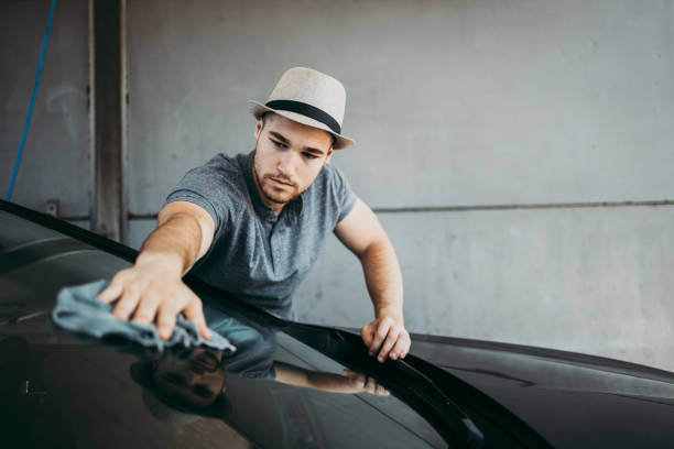 istock Car washing station 1177024888