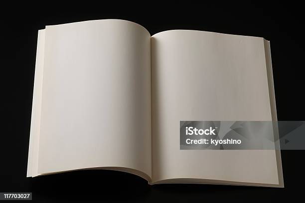 Isolated Shot Of Открытия Пустой Книги На Черном Фоне — стоковые фотографии и другие картинки Абстрактный