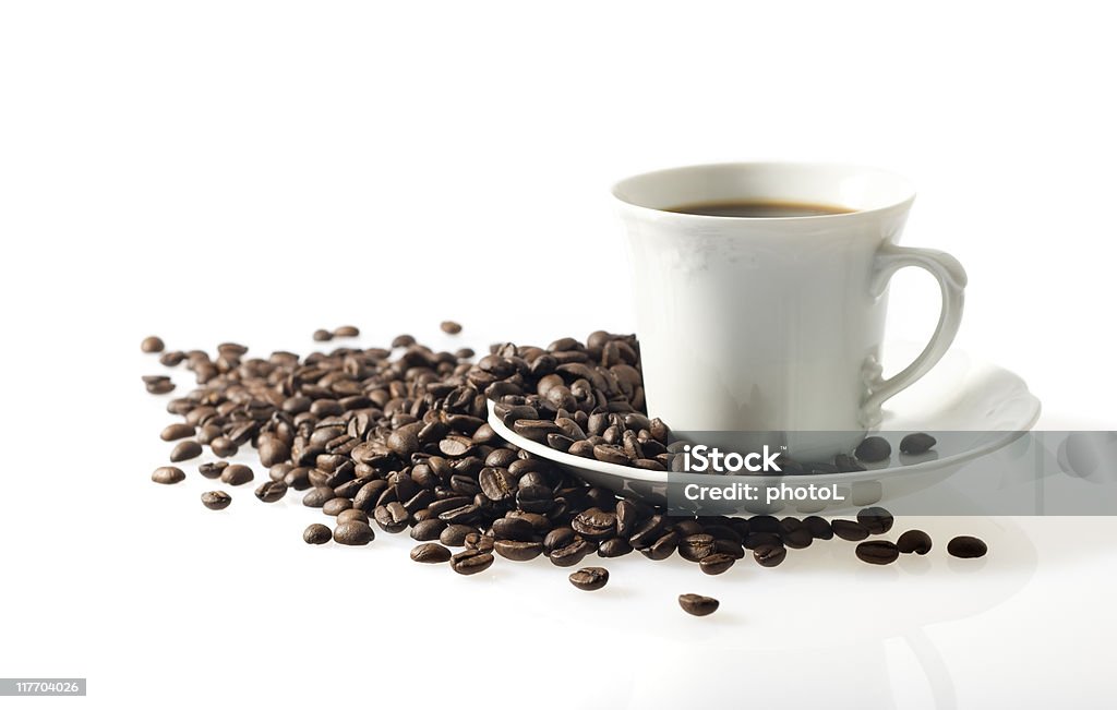 Taza de café con granos de café. - Foto de stock de Bebida libre de derechos