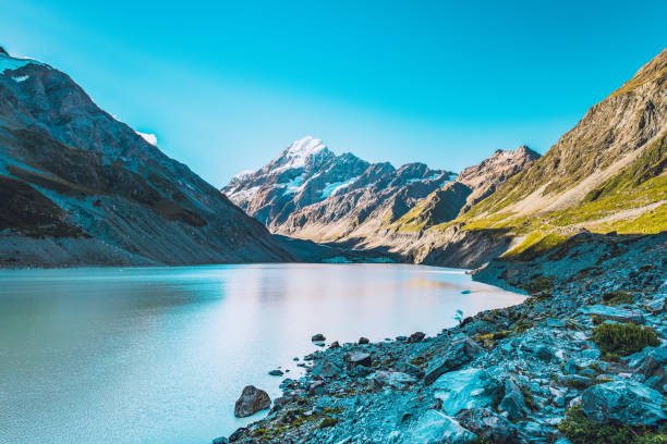 lac hooker au parc national mount cook - mt cook national park photos et images de collection