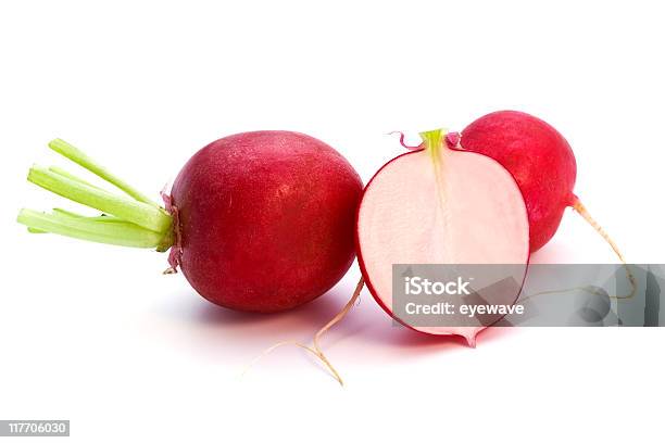 Photo libre de droit de Radishes Gros Plan banque d'images et plus d'images libres de droit de Aliment - Aliment, Aliment de base, Blanc