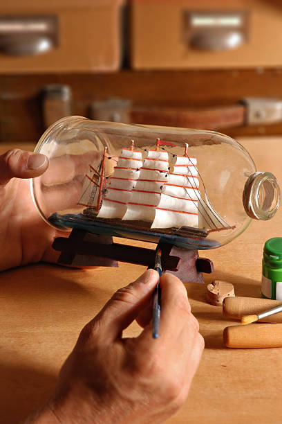 modello di spedizione - nautical vessel wood sailing ship repairing foto e immagini stock