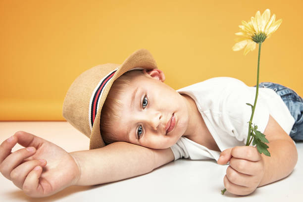夏の帽子の笑顔で幸せな子供。 - 16017 ストックフォトと画像