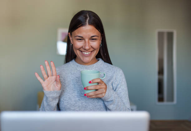 una fuerte conexión wifi hace que una relación fuerte - internet dating fotografías e imágenes de stock