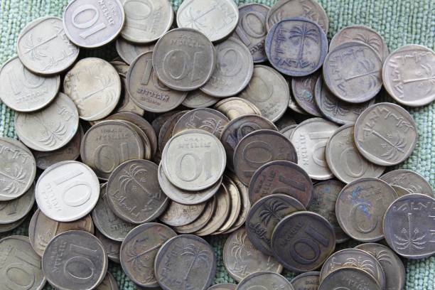 istock Israel a handful of change coins 10 agorot 1177102765