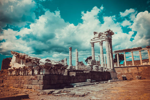 pergamon acntient ville - bergama photos et images de collection