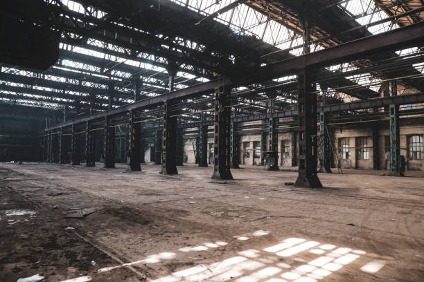 istock Abandoned hall in a dirty and old factory. 1177112853