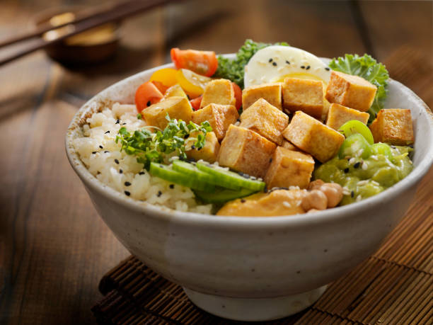tazón de buda de tofu a la parrilla - salad course fotografías e imágenes de stock