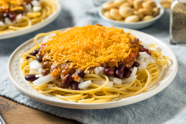 homemade cincinnati chili spaghetti - cincinnati imagens e fotografias de stock