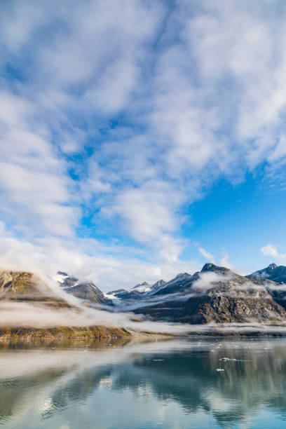 氷河湾国立公園の風景 - glacier bay national park ストックフォトと画像